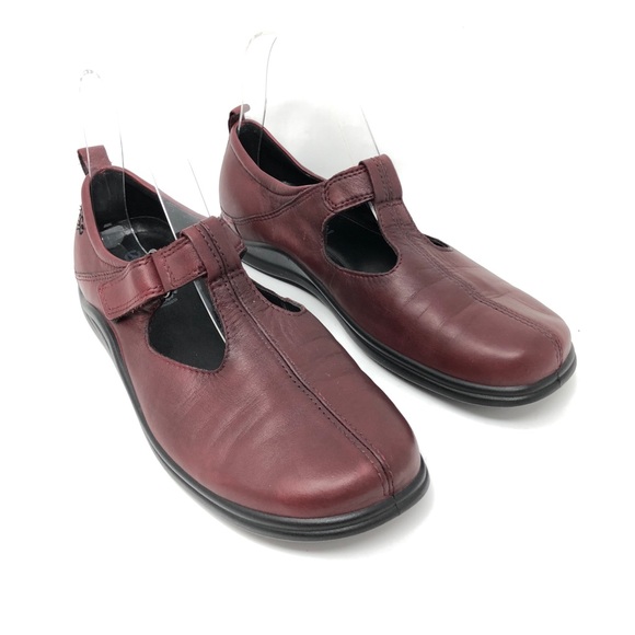 Ecco Shoes | Street T Strap Mary Jane Size 39885 | Poshmark ECCO Street T Strap Mary Jane Shoes Size 39/8-8.5
